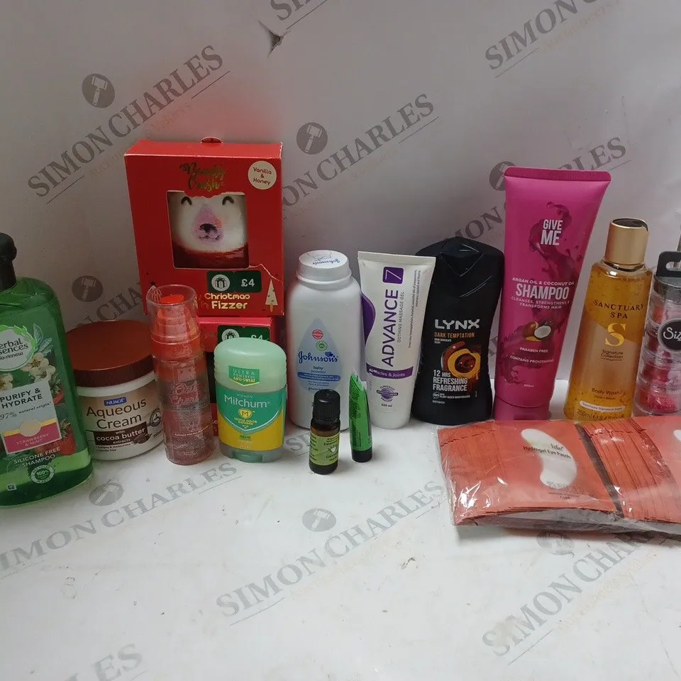 APPROXIMATELY 20 ASSORTED COSMETICS ITEMS TO INCLUDE ADVANCE 7 MASSAGE GEL (120ml), SANCTUARY SPA BODY WASH (250ml), LYNX DARK TEMPTATION BODYWASH (225ML), ETC