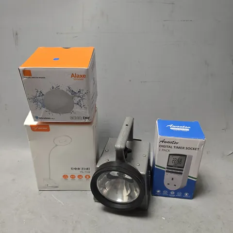APPROXIMATELY 7 ASSORTED ITEMS TO INCLUDE - DIGITAL TIMER SOCKET , ALAXE WIRELESS SPEAKER . DESK LIGHT ETC
