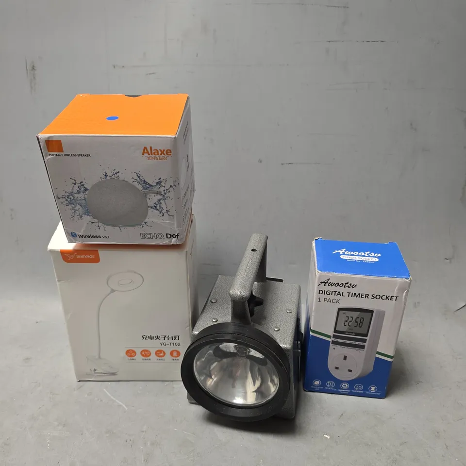 APPROXIMATELY 7 ASSORTED ITEMS TO INCLUDE - DIGITAL TIMER SOCKET , ALAXE WIRELESS SPEAKER . DESK LIGHT ETC
