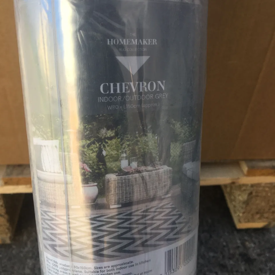 BRAND NEW HOMEMAKER CHEVRON INDOOR/OUTDOOR GEOMETRIC PATTERNED RUG APPROXIMATELY W80XL150CM