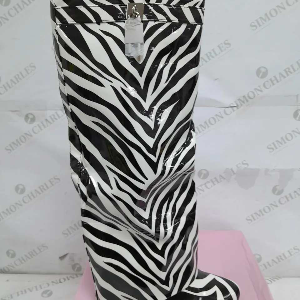 BOXED PAIR OF EGO I AM THE ONE ZEBRA BOOTS - UK 5
