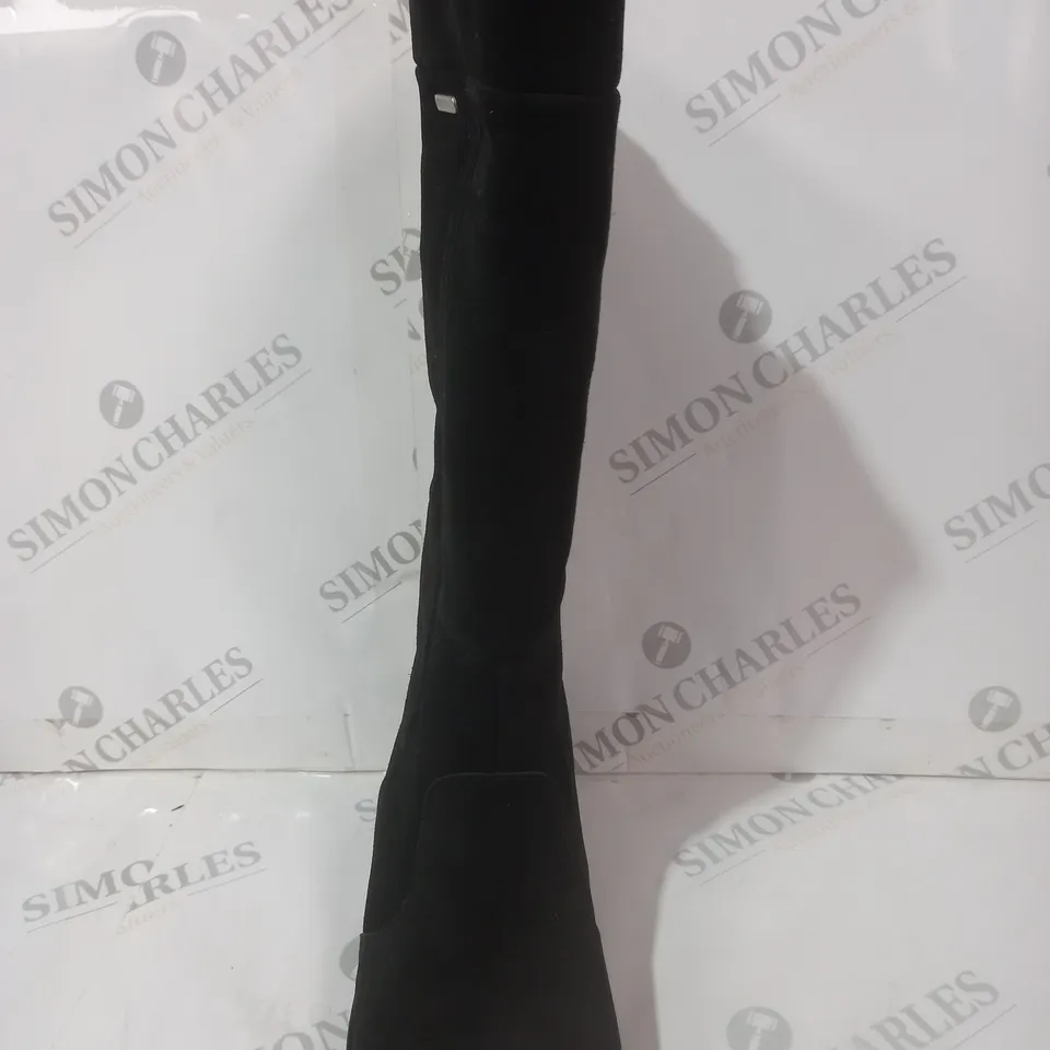 BOXED EMU AUSTRALIA MOONTA BOOTS IN BLACK SIZE 7