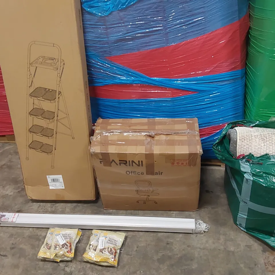 PALLET OF ASSORTED CONSUMER PRODUCTS TO INCLUDE: OFFICE CHAIR, STEP LADDER, BLINDS, RUGS, PET FOOD ECT