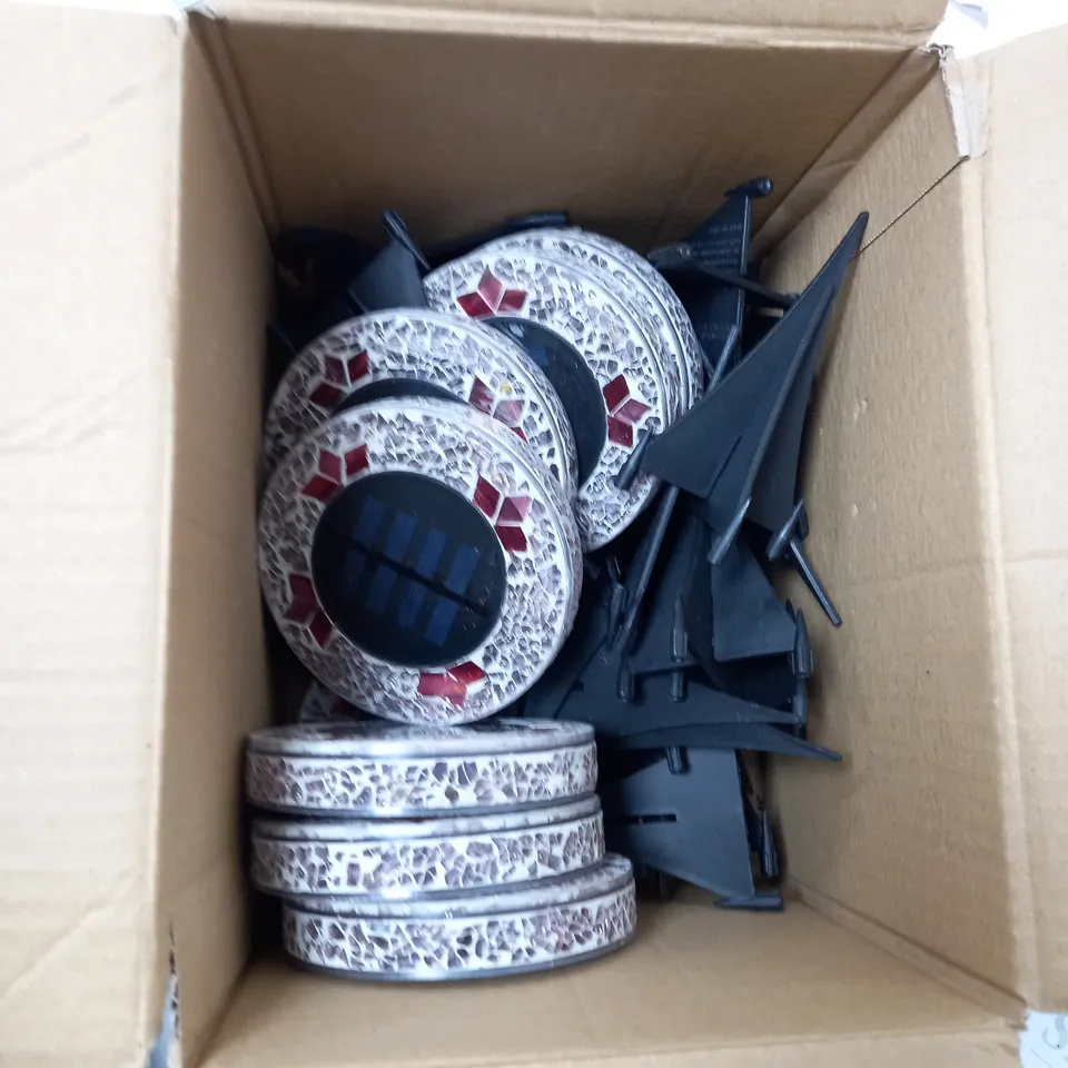 BELL & HOWELL SET OF 4 GLASS MOSAIC DESIGN SOLAR DISK LIGHTS