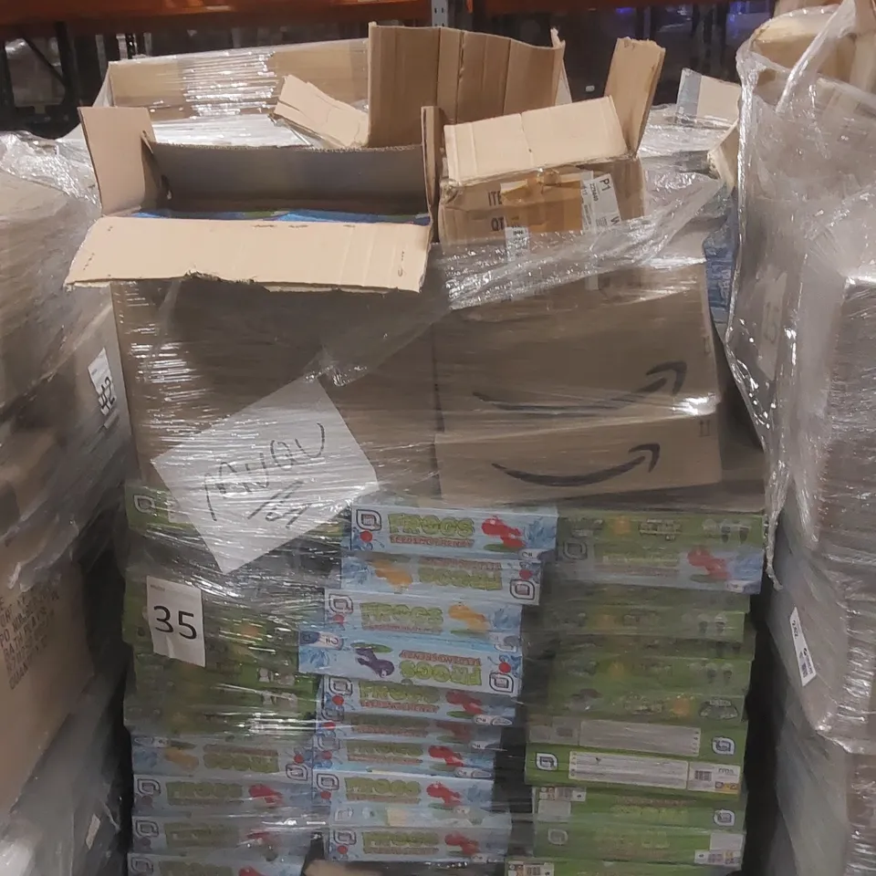 PALLET TO CONTAINING A VERY LARGE QUANTITY OF ASSORTED ITEMS INCLUDING: GAMES HUB FROGS FEEDING FRENZY GAMES, WEIRD SCIENCE PARTY SLIME KITS, DOG TOY CHRISTMAS STOCKINGS, DOG TREAT FEEDERS ECT