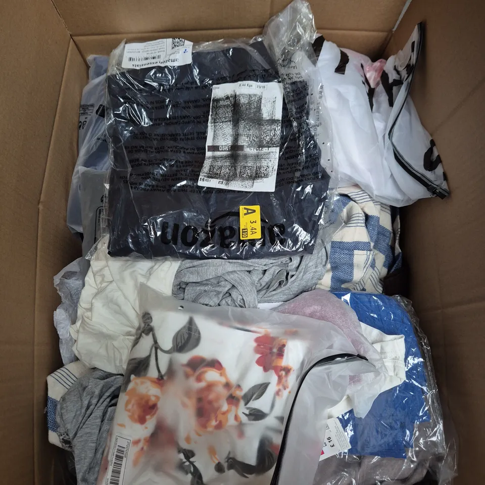 APPROXIMATELY 25 ASSORTED CLOTHING AND FASHION PRODUCTS IN VARIOUS STYLES AND SIZES - COLLECTION ONLY