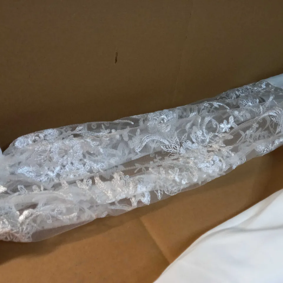 DESIGNER WHITE/LACED SLEEVED BLAZER DRESS - SIZE 20