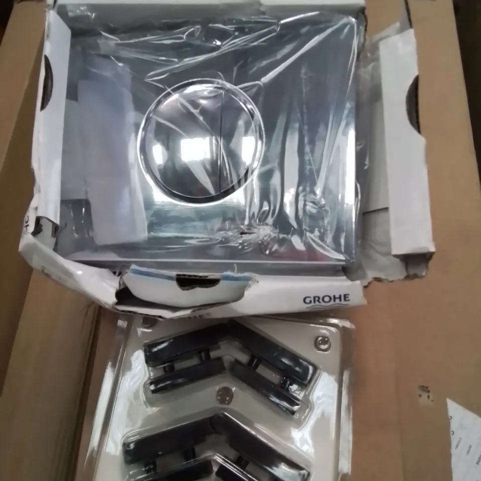 TWO ITEMS, GROHE SAILDUAL FLUSH CHROME FINISH & PAIR OF HINGES