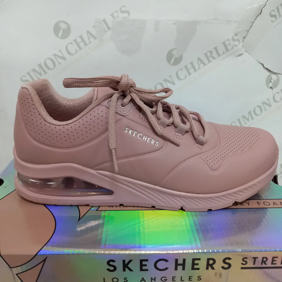 SKECHERS LOS ANGELES MEMORY FOAM TRAINER IN PINK SIZE 7
