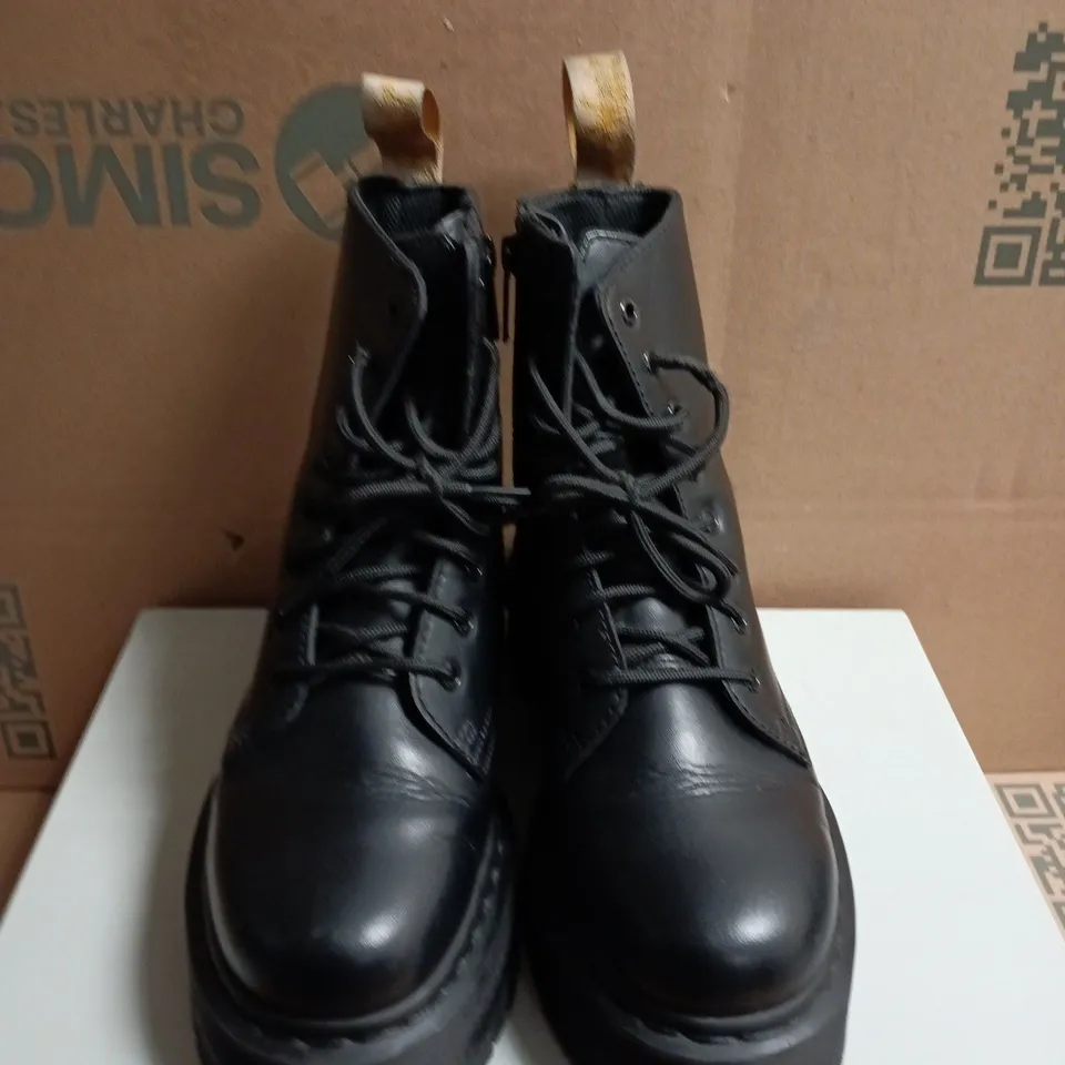 BOXED PAIR OF DR.MARTENS BLACK LEATHER COMBAT BOOTS - UK SIZE 6