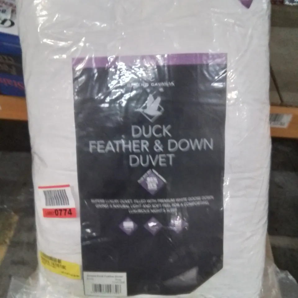 KINGSIZE DUCK FEATHER AND DOWN DUVET