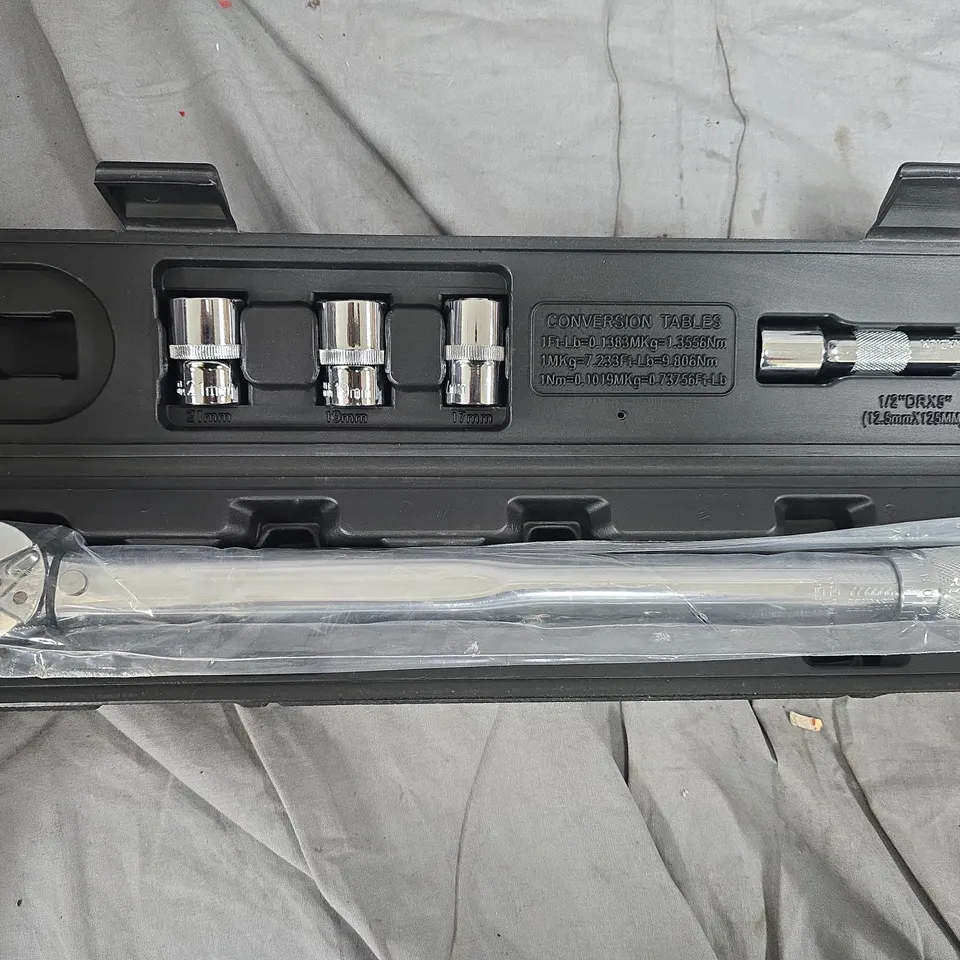 Socket Set with Ratchet in Plastic Case