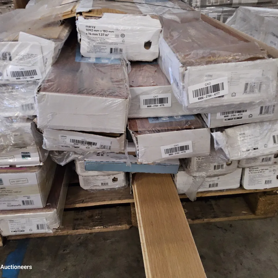 PALLET OF ASSORTED PACKS OF LAMINATE FLOORING 