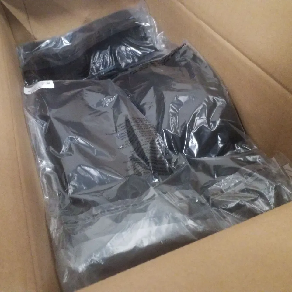 BOX CONTAINING APPROXIMATELY 15 BRAND NEW SIMPLY BE BLACK LYOCELL PLEAT DETAIL WIDE LEG JEANS - SIZE 18R
