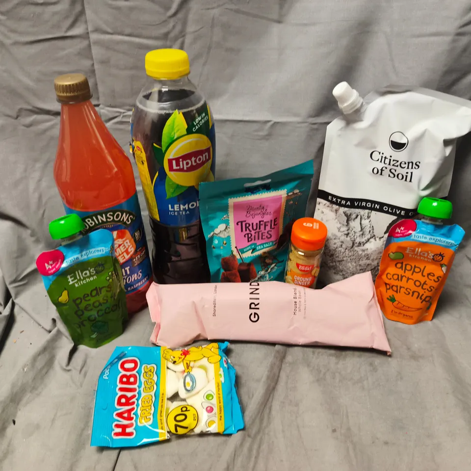 APPROXIMATELY 10 ASSORTED FOOD & DRINK ITEMS TO INCLUDE LIPTON LEMON ICE TEA, GRIND HOUSE BLEND, GROUND GINGER, ETC - COLLECTION ONLY