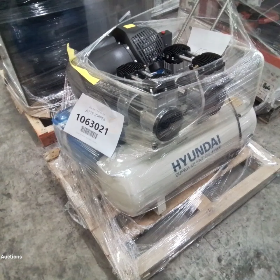 DRAPER 100L 3.0HP (2.2KW) V-TWIN AIR COMPRESSOR AND HYUNDAI 100 LITRE SILENCED AIR COMPRESSOR - UNPROCESSED RAW RETURNS