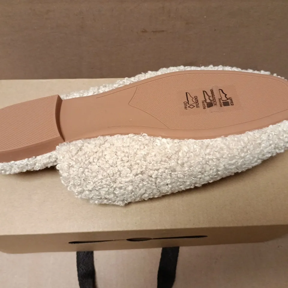 PRETTY YOU LONDON CARLA SLIPPERS NATURAL SIZE 7