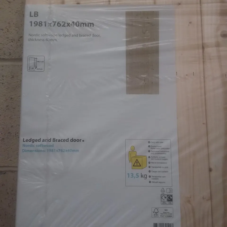 NORDIC SOFTWOOD LEDGED AND BRACED DOOR 1981X762X40MM