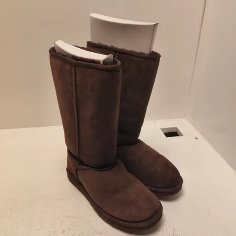 UGG CLASSIC TALL BOOTS – BROWN SUEDE, UK 6.5 (US 8)