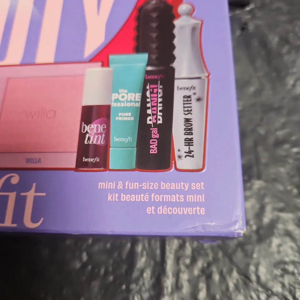 BENEFIT I SPY BEAUTY MINI & FUN-SIZE MAKE-UP SET – BOXED
