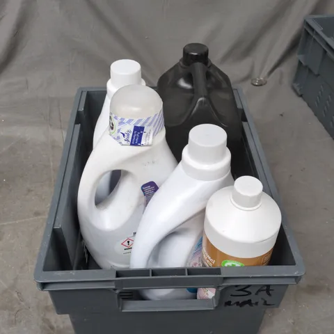 TOTE OF APPROXIMATELY 6 ASSORTED LIQUID ITEMS TO INCLUDE: PERSIL COLOUR PROTECT LIQUID DETERGENT