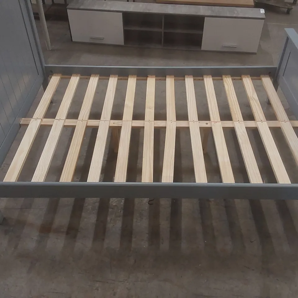 BOYERTOWN BED FRAME COLOUR:GREY SIZE: SMALL DOUBLE (4')