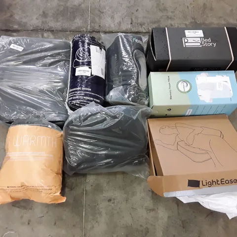 PALLET CONTAINING ASSORTED PILLOWS & CUSHIONS INCLUDING CERVICAL PILLOW, MEMORY FOAM PILLOW, SEAT CUSHION