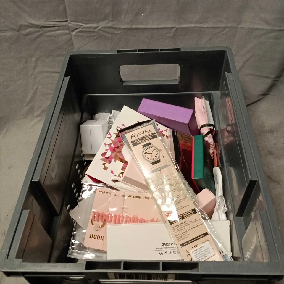 APPROXIMATELY 20 ASSORTED JEWELLERY AND JEWELLERY RELATED ITEMS  TO INCLUDE MEEM, BOHO MOON, RAVEL, CZECH HANDICRAFTS ETC