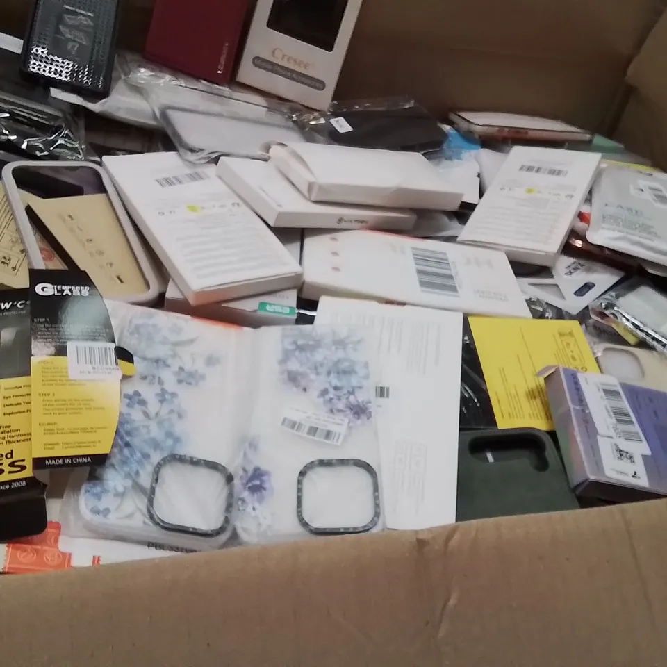PALLET CONTAINING A LARGE QUANTITY OF PHONE CASES,SCREEN PROTECTORS 
