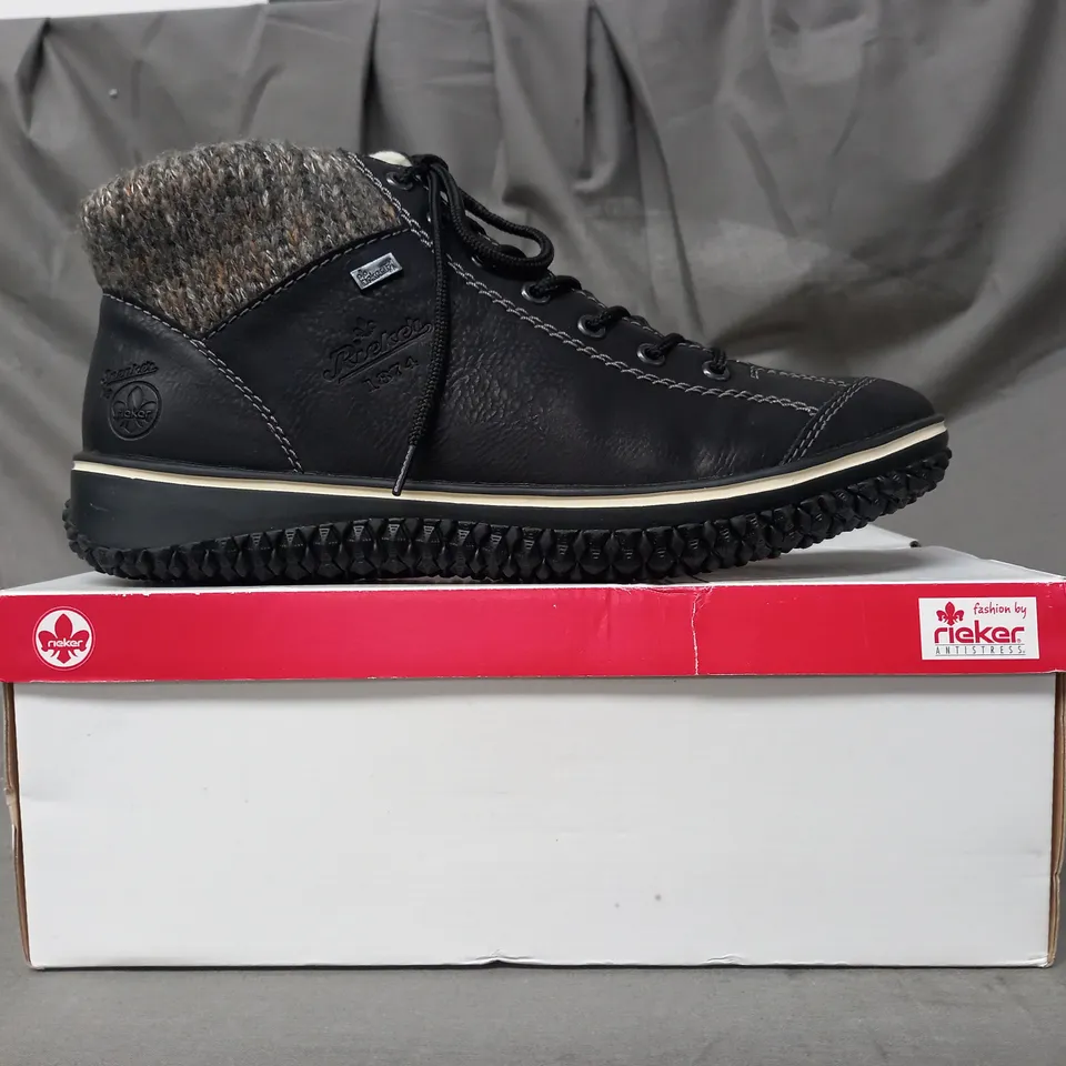 BOXED PAIR OF RIEKER WATER RESISTANT BOOTS IN BLACK SIZE 8
