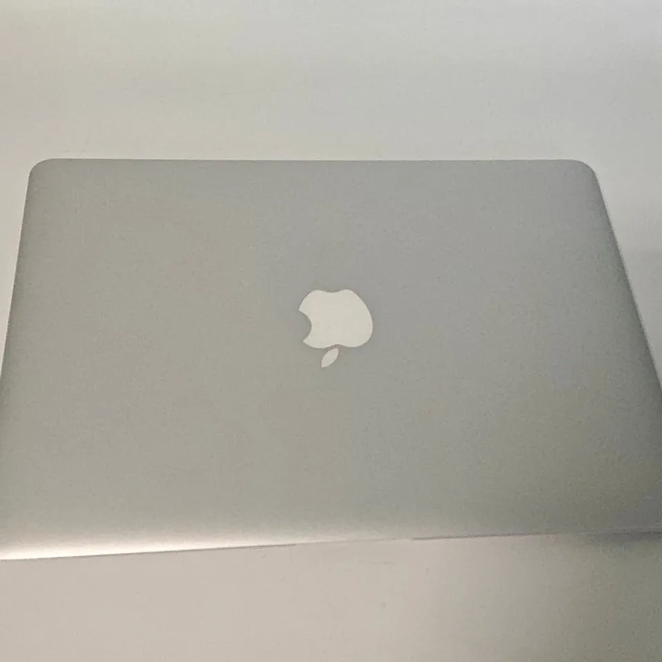 UNBOXED APPLE MACBOOK AIR I-7 8GB/256GB IN SILVER - A1466