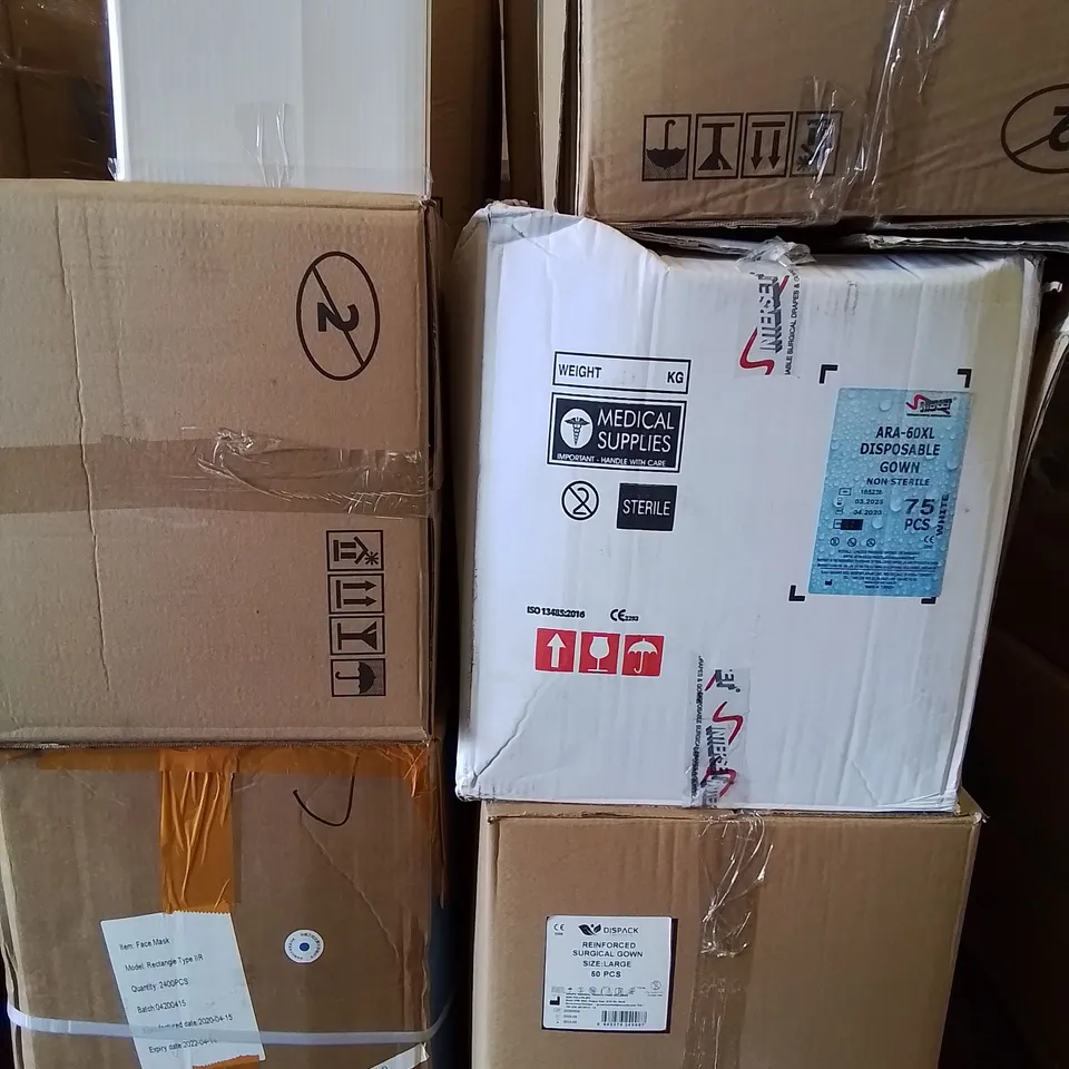 PALLET OF APPROXIMATELY 550 ASSORTED BRAND NEW MEDICAL ITEMS TO INCLUDE - DISPACK REINFORCED SURGICAL GOWNS LARGE - POWDER FREE GLOVES SMALL - 20 PACKS OF FACE MASKS ETC 