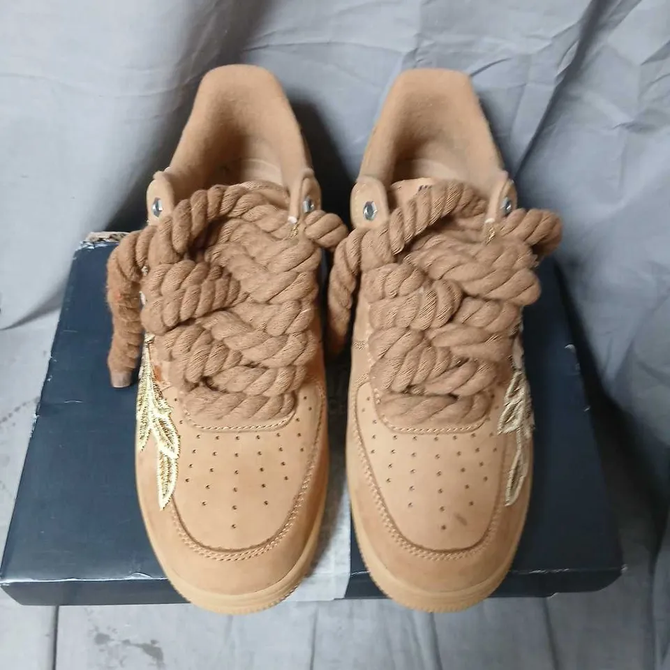 NIKE AIR FORCE 1 '07 LV8 SNEAKERS – TAN NUBUCK WITH FLORAL EMBROIDERY