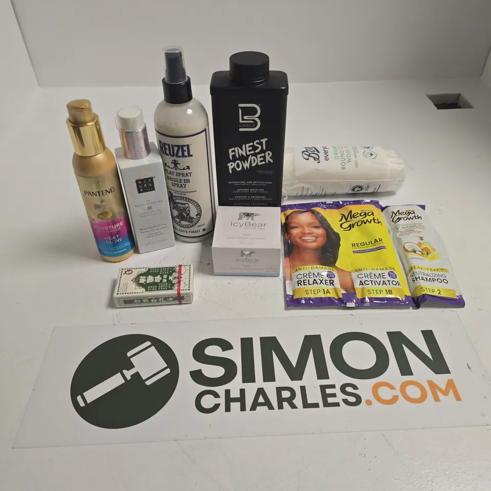 APPROXIMATELY 15 ASSORTED HEALTH & BEAUTY PRODUCTS TO INCLUDE ICYBEAR TEETH WHITENING POWDER, LEVEL3 FINEST POWDER, REUZEL CLAY SPRAY, ETC - COLLECTION ONLY