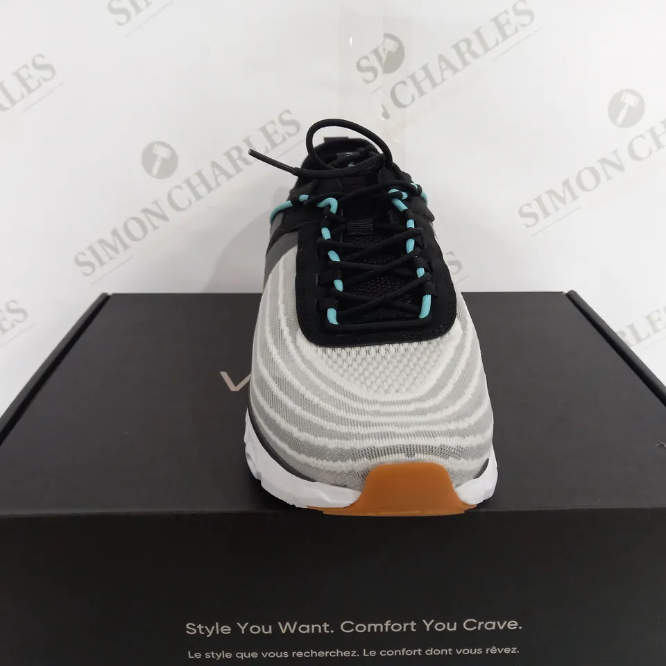 VIONIC WHITE & BLACK THREE ZONE COMFORT TRAINERS - SIZE 7