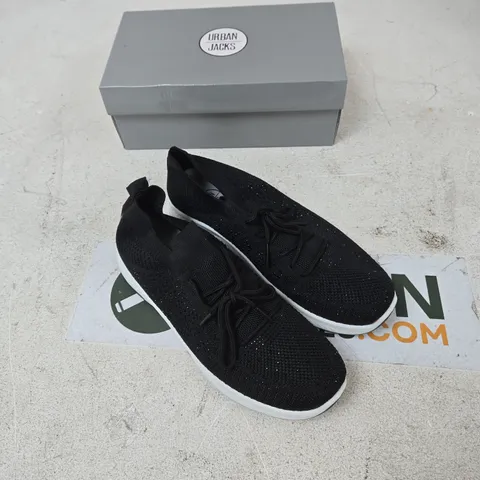 URBAN JACKS CALYPSO BLACK KNIT TRAINERS, UK SIZE 8