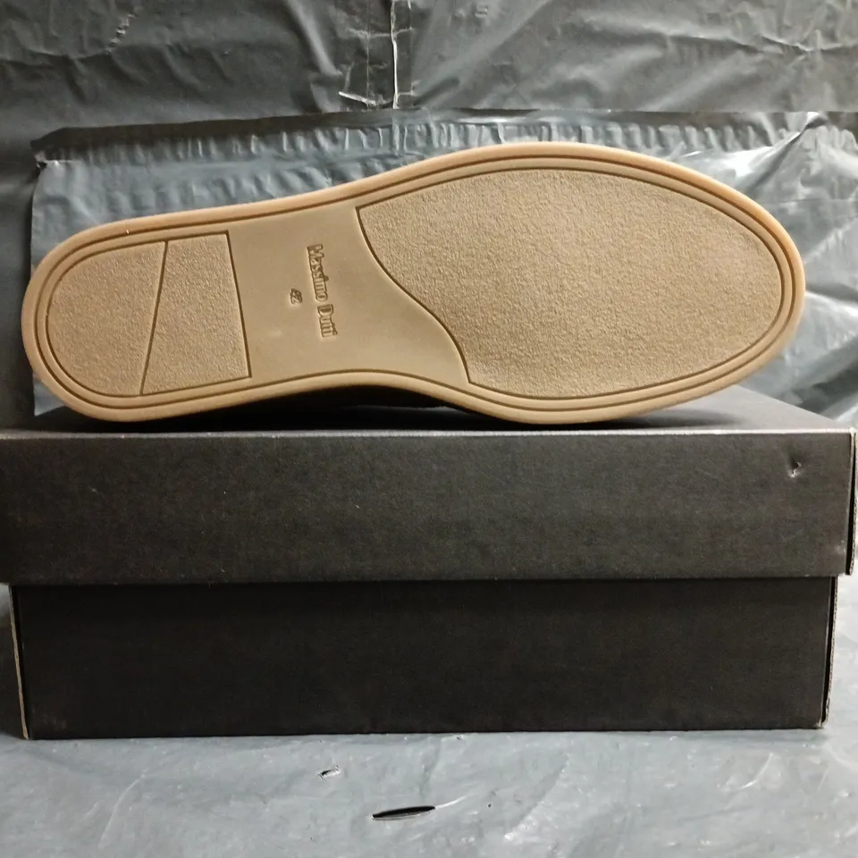 BOXED PAIR OF MASSIMO DUTTI SHOES IN BROWN SIZE UK 8