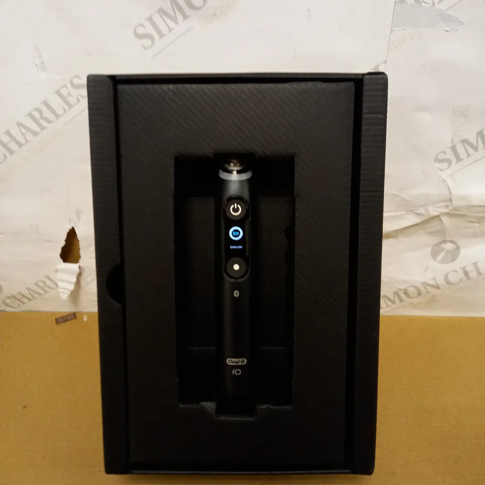 ORAL-B IO SERIES 8 TOOTHBRUSH