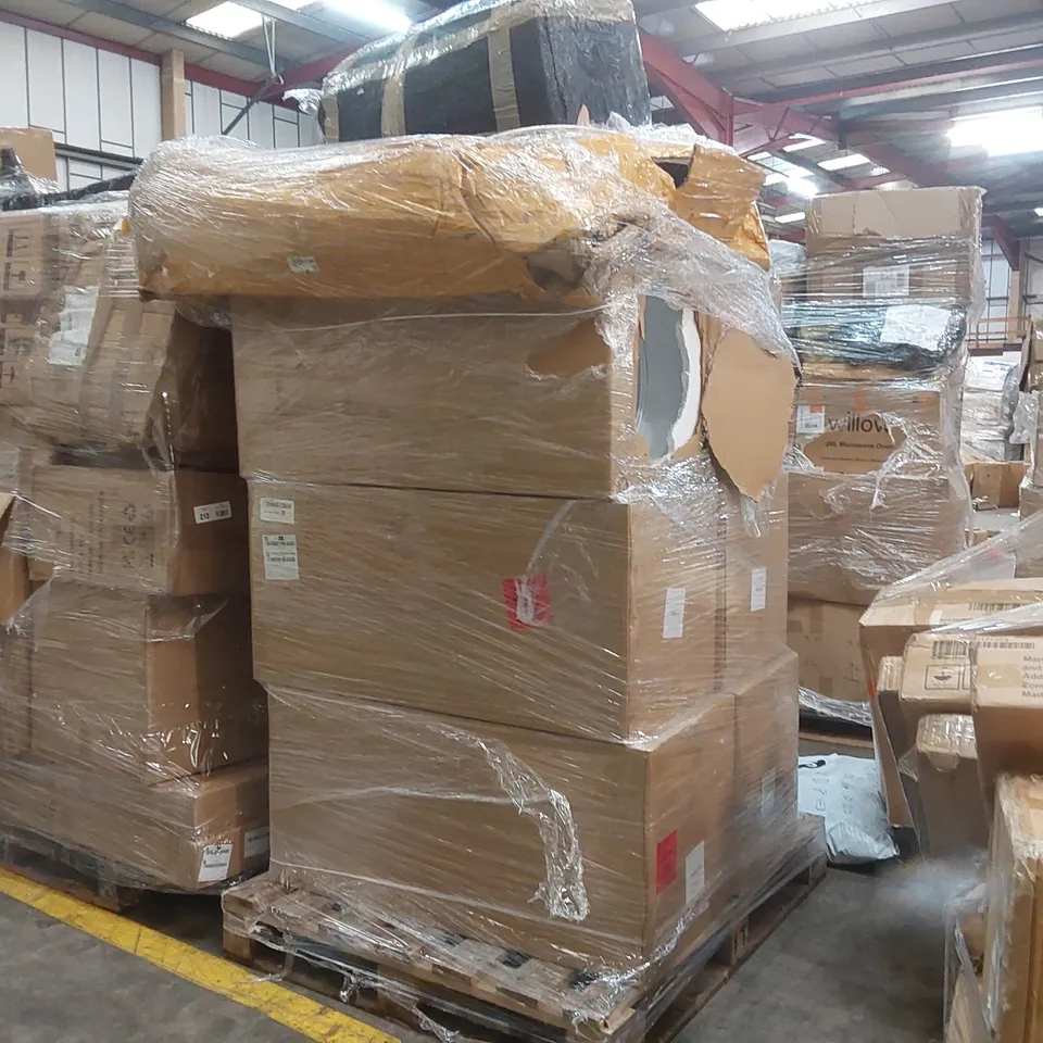 PALLET CONTAINING APPROXIMATELY 6X BOXED 3PCS  ROUND COLUMN DISPLAY PEDESTAL STAND SETS AND OTHER ASSORTED ITEMS