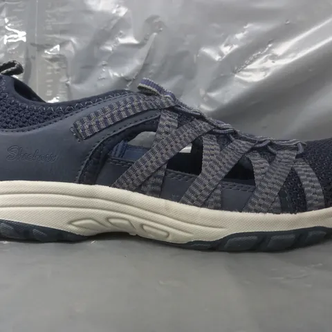 BOXED PAIR OF SKECHERS REGGAE SHOES IN NAVY SIZE 6