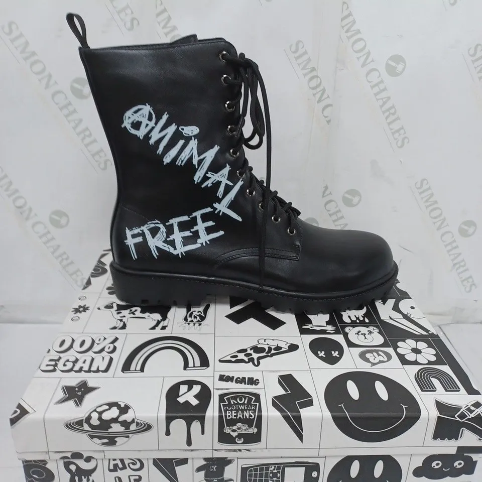 KOI FOOTWEAR MENS BLACK ANIMAL FREE MILITARY BOOTS SIZE 10