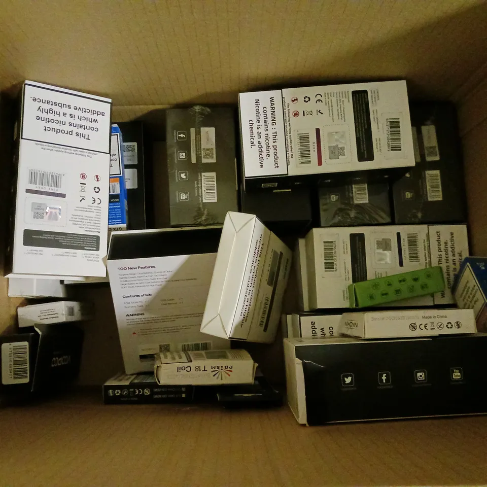APPROXIMATELY 20 VAPES, E-CIGARETTES & ACCESSORIES TO INCLUDE VOOPOO TOO, INNOKIN BVC COIL, VOOPOO VINCI X II, ETC
