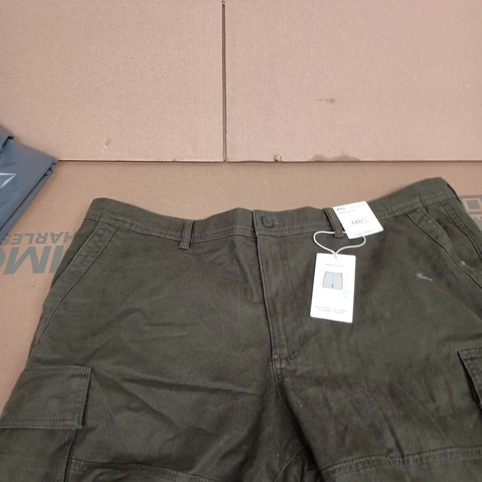 UK 42 (W42) M&S MEN'S MID LENGTH CARGO SHORTS – STRETCH, STRAIGHT FIT