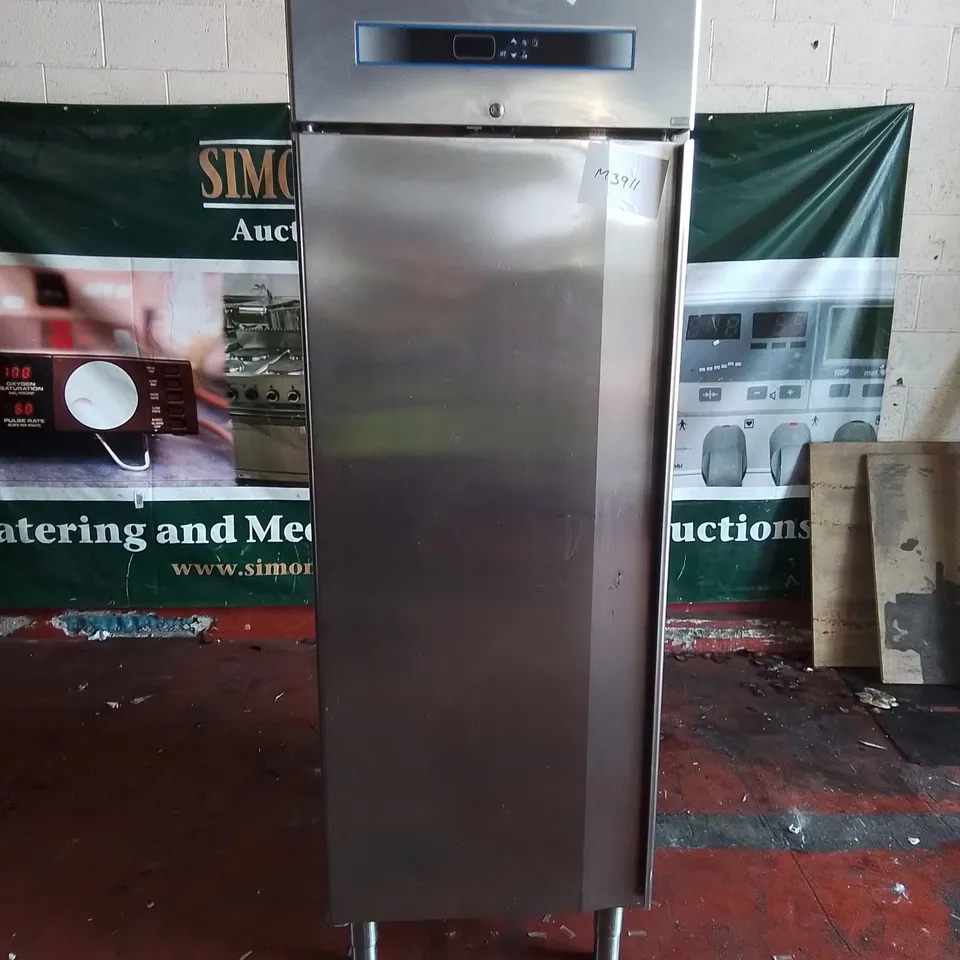 COMMERCIAL ONE DOOR STAINLESS CHILLING/FREEZER UNIT 