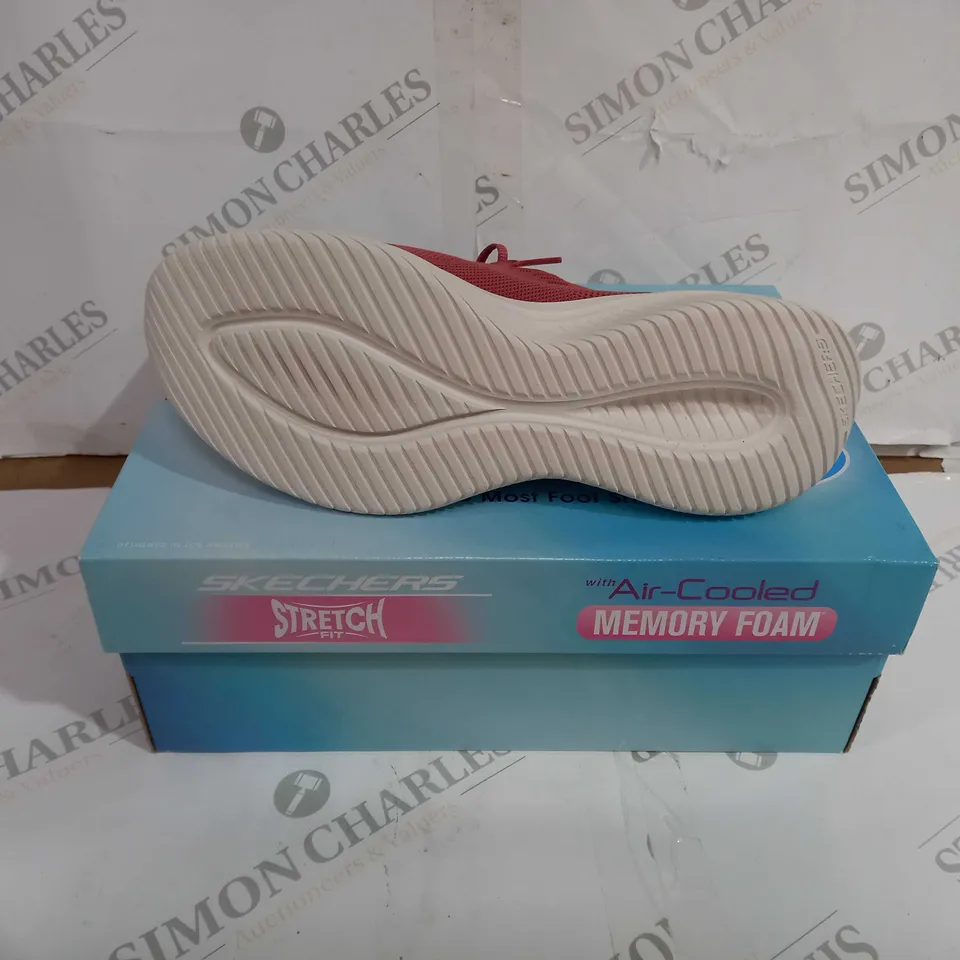 BOXED PAIR OF SKECHERS STRETCH FIT ULTRA FLEX 3.0 SHOES RUST UK SIZE 7