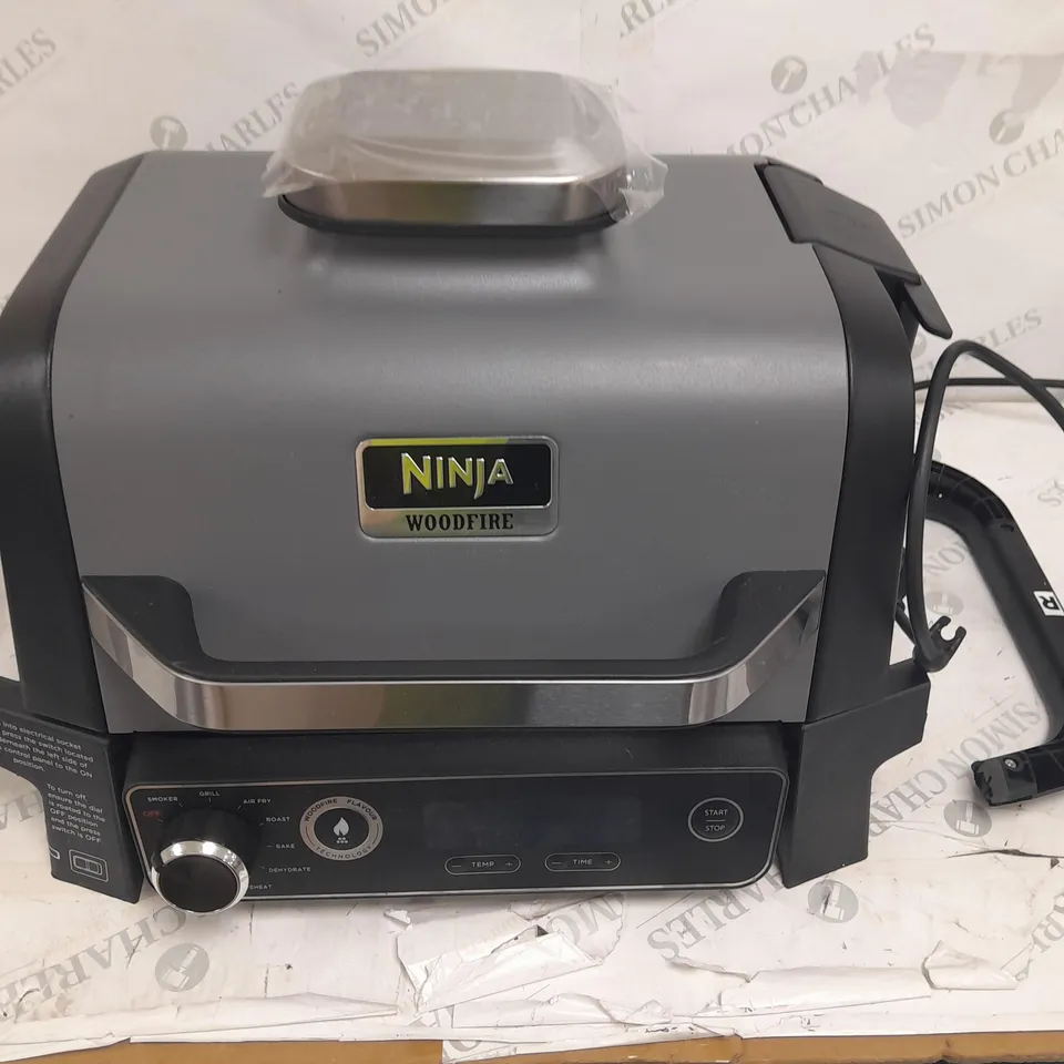 BOXED NINJA WOODFIRE ELECTRIC BBQ GRILL & SMOKER OG701UKQ