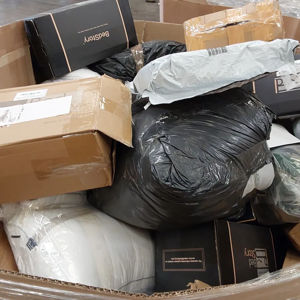 PALLET OF ASSORTED BEDROOM AND COMFORT BASED PRODUCTS TO INCLUDE; PILLOWS, SUPPORT SEAT CUSHIONS AND SIMILARLY RELATED GOODS