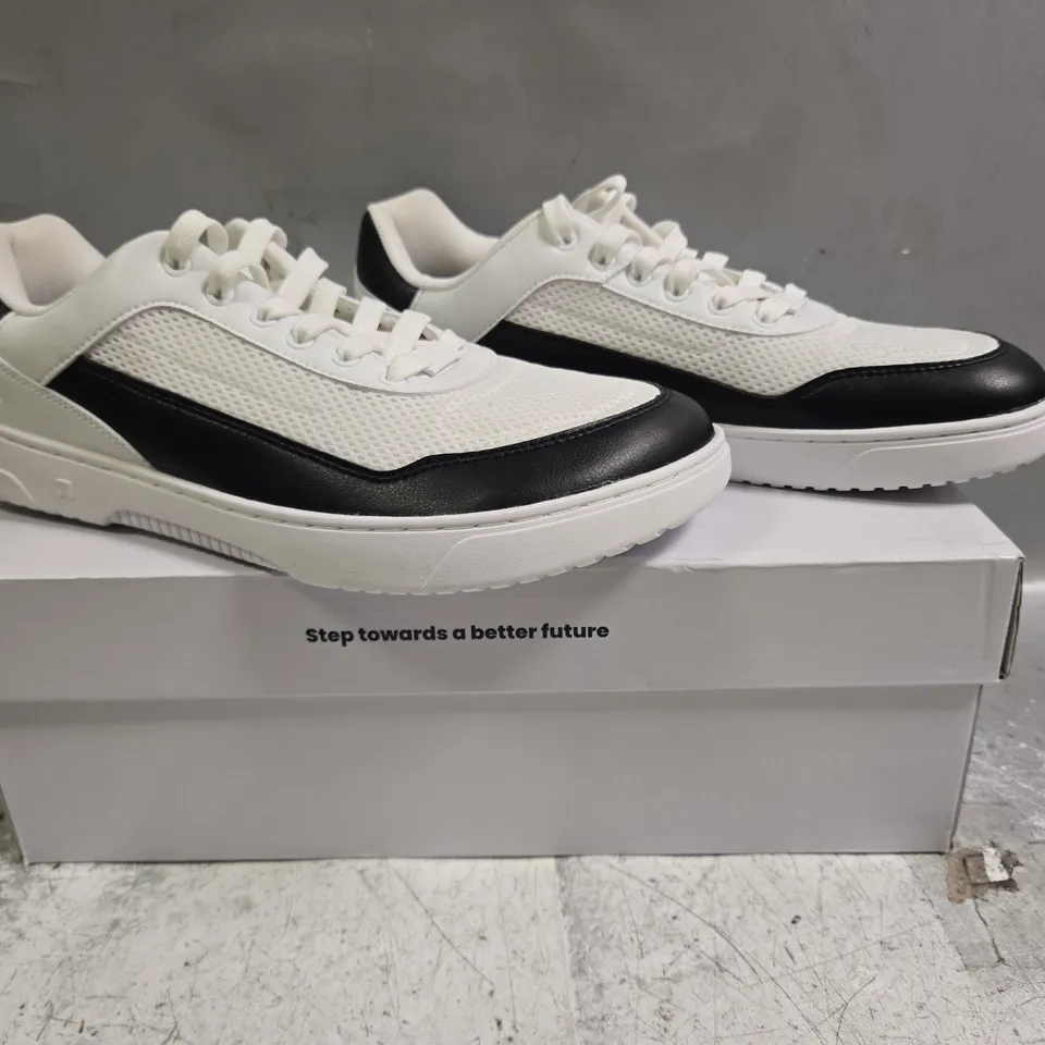 BOXED PAIR OF BAREBARICS SHOES IN WHITE/BLACK SIZE UK 10