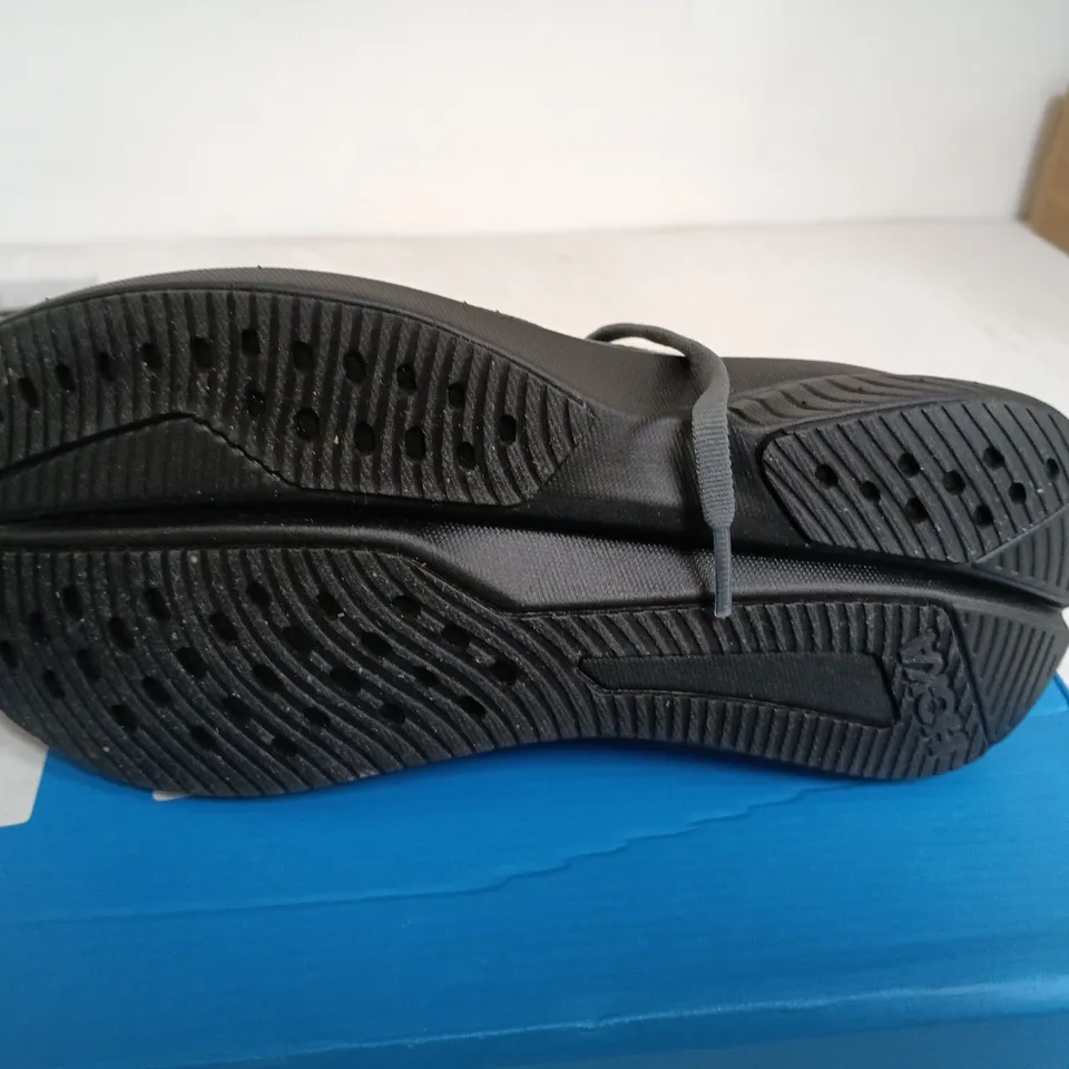HOKA MACH 6 RUNNING SHOES SIZE 5.5
