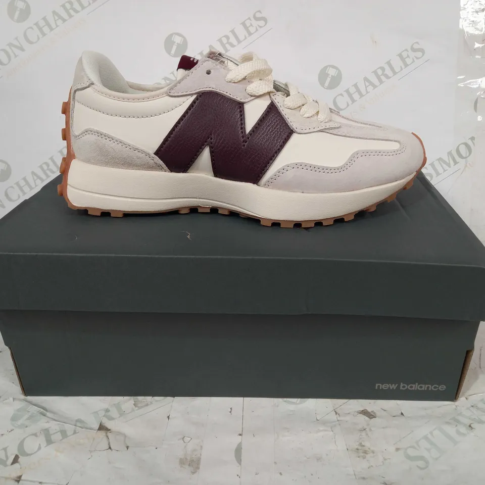BOXED PAIR OF NEW BALANCE SHOES IN WHITE/BROWN UK SIZE 6.5